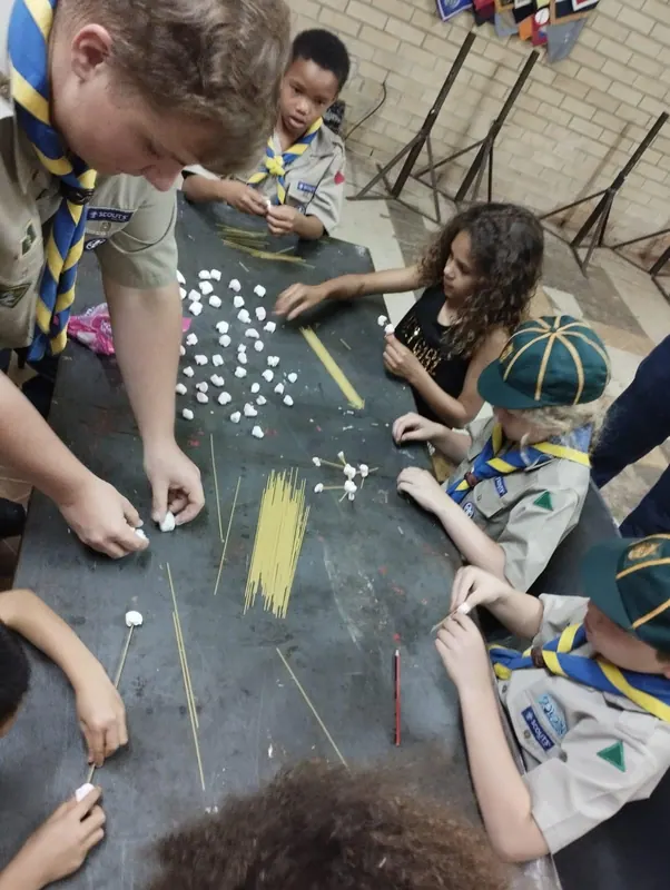 Cubs build creatures and structures, photo 2