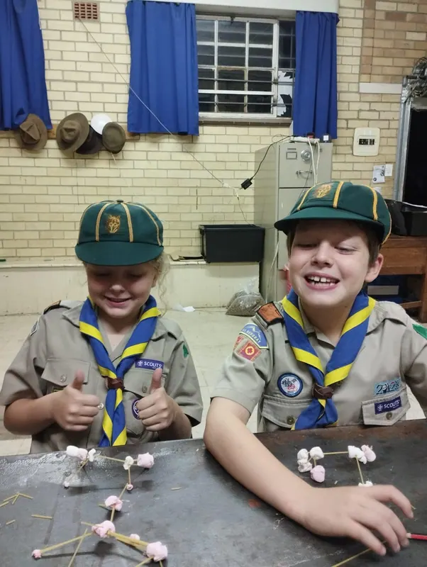 Cubs build creatures and structures, photo 4