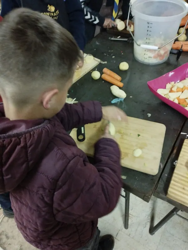 Cubs make soup for Kencare, photo 7